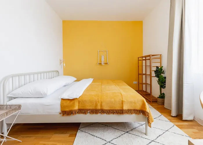 Modern In Center With A Balcony * Viena