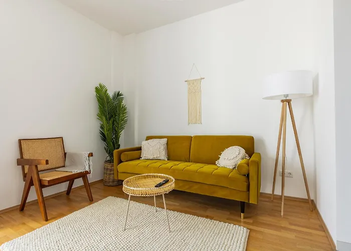 Modern In Center With A Balcony Apartamento Viena