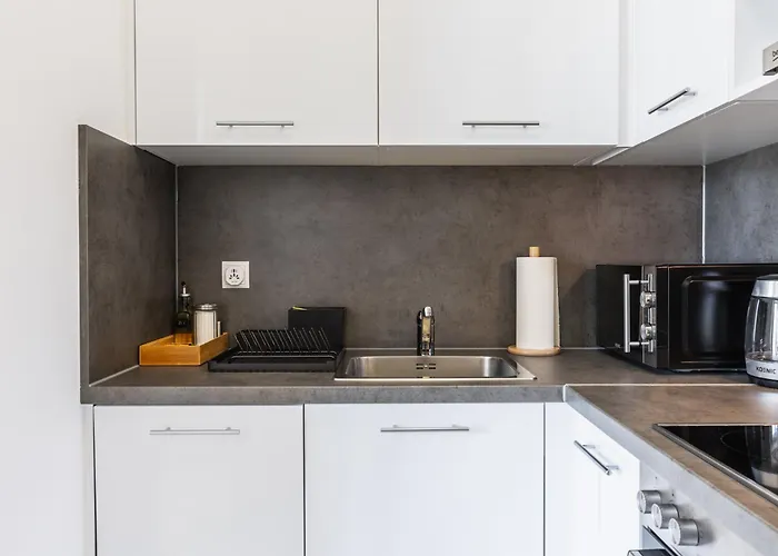 Modern In Center With A Balcony Apartamento Viena