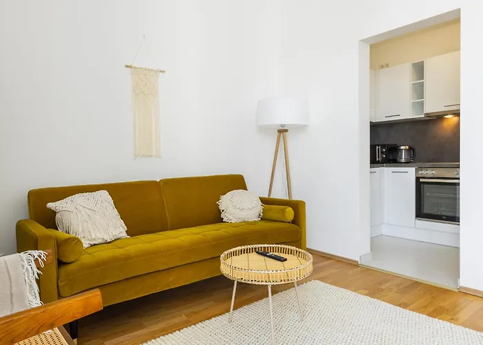 Modern In Center With A Balcony * Viena